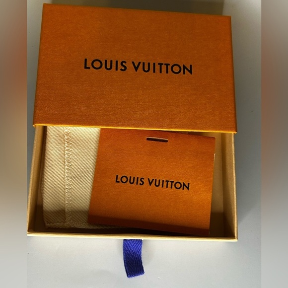 Louis Vuitton Handbags - New Louis Vuitton small box with card and dust bag